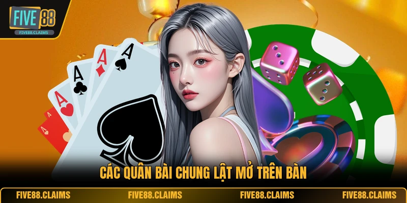 Các quân bài chung lật mở trên bàn